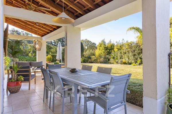 VILLA DANS LE PRESTIGIEUX DOMAINE SÉCURISÉ CANNES GRAND PARC