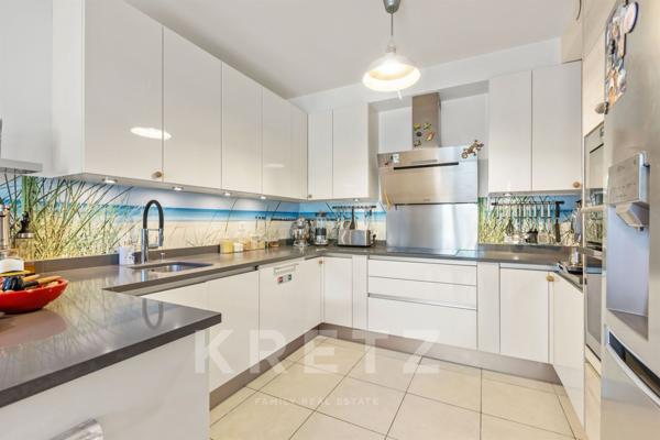 VILLA DANS LE PRESTIGIEUX DOMAINE SÉCURISÉ CANNES GRAND PARC