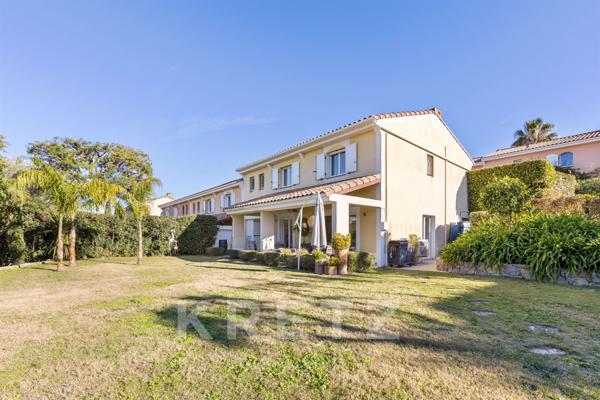 VILLA DANS LE PRESTIGIEUX DOMAINE SÉCURISÉ CANNES GRAND PARC