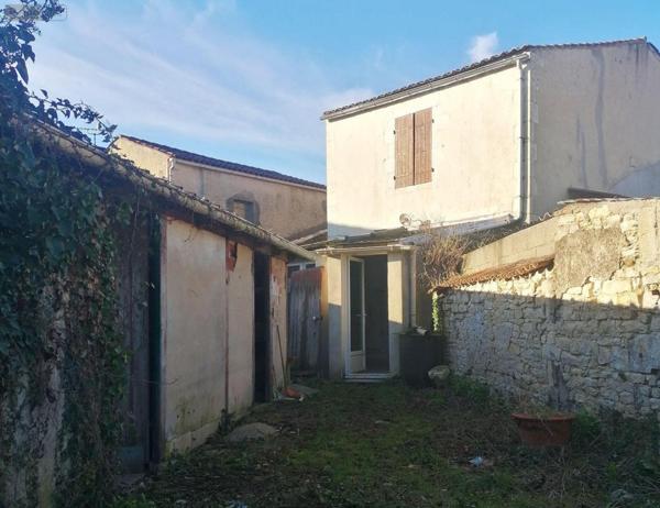 Maison à restaurer à vendre à Marans en Charente-Maritime (17230), ref : VD/584