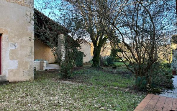 Maison à vendre    4 pièces •  La Rochefoucauld