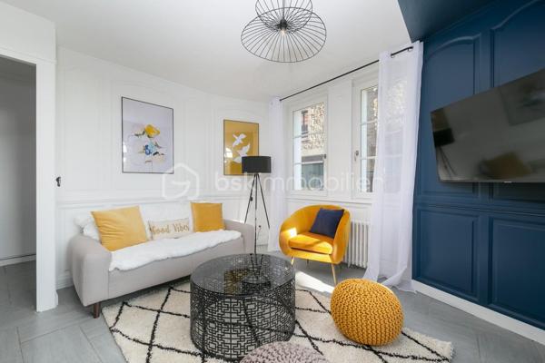 DINAN CENTRE (Secteur du Château) - Maison de ville en pierre - 5 chambres - Investissement locatif

Valérie Caplot, Votre Alliée Locale en Immobilier, vous présente cette maison de ville en pierre située dans le secteur recherché du Château, l'un des quartiers les plus prisés du centre historique de Dinan, entre ruelles pavées et remparts.

Développant environ 105 m² sur plusieurs niveaux, elle offre une configuration particulièrement adaptée à la colocation, avec des chambres réparties sur les étages, chacune bénéficiant d'espaces sanitaires à proximité :
- une pièce de vie avec cuisine ouverte aménagée et équipée
- cinq chambres
- deux pièces d'eau
- deux WC
- une buanderie

HISTORIQUE LOCATIF
Un historique locatif concret : 15 500 € de loyers hors charges encaissés en colocation étudiante sur 2025/2026.
Ce revenu a été complété par une activité de location saisonnière, dont les modalités de poursuite seront précisées lors d'un échange direct.

INFORMATIONS COMPLEMENTAIRES
La maison a bénéficié d'une rénovation importante en 2022-2023.
Elle est proposée meublée et équipée, facilitant une nouvelle mise en location meublée ou une résidence secondaire.
Emplacement en centre-ville, à pied des commerces, services et animations.
Stationnement public gratuit à proximité.

POUR QUI?
Cette maison pourra notamment répondre au projet :
- d'un investisseur en quête d'un bien déjà rentabilisé
- d'un parent souhaitant loger son enfant étudiant tout en louant les autres chambres
- ou d'un acquéreur en quête d'une maison de caractère au cœur de Dinan, où l'emplacement et le nombre de chambres priment sur le jardin

📞 Historique locatif complet et modalités communiqués après échange sur votre projet d'acquisition.