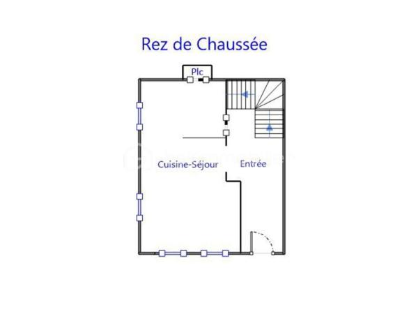 DINAN CENTRE (Secteur du Château) - Maison de ville en pierre - 5 chambres - Investissement locatif

Valérie Caplot, Votre Alliée Locale en Immobilier, vous présente cette maison de ville en pierre située dans le secteur recherché du Château, l'un des quartiers les plus prisés du centre historique de Dinan, entre ruelles pavées et remparts.

Développant environ 105 m² sur plusieurs niveaux, elle offre une configuration particulièrement adaptée à la colocation, avec des chambres réparties sur les étages, chacune bénéficiant d'espaces sanitaires à proximité :
- une pièce de vie avec cuisine ouverte aménagée et équipée
- cinq chambres
- deux pièces d'eau
- deux WC
- une buanderie

HISTORIQUE LOCATIF
Un historique locatif concret : 15 500 € de loyers hors charges encaissés en colocation étudiante sur 2025/2026.
Ce revenu a été complété par une activité de location saisonnière, dont les modalités de poursuite seront précisées lors d'un échange direct.

INFORMATIONS COMPLEMENTAIRES
La maison a bénéficié d'une rénovation importante en 2022-2023.
Elle est proposée meublée et équipée, facilitant une nouvelle mise en location meublée ou une résidence secondaire.
Emplacement en centre-ville, à pied des commerces, services et animations.
Stationnement public gratuit à proximité.

POUR QUI?
Cette maison pourra notamment répondre au projet :
- d'un investisseur en quête d'un bien déjà rentabilisé
- d'un parent souhaitant loger son enfant étudiant tout en louant les autres chambres
- ou d'un acquéreur en quête d'une maison de caractère au cœur de Dinan, où l'emplacement et le nombre de chambres priment sur le jardin

📞 Historique locatif complet et modalités communiqués après échange sur votre projet d'acquisition.