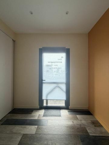 OPPORTUNITÉ RARE DE BUREAU DE 10 M², ACCESSIBLE ET PRÊT À L'EMPLOI.