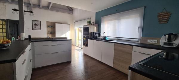 Maison familiale sur terrain d'environ 15 ares