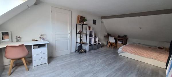 Maison familiale sur terrain d'environ 15 ares