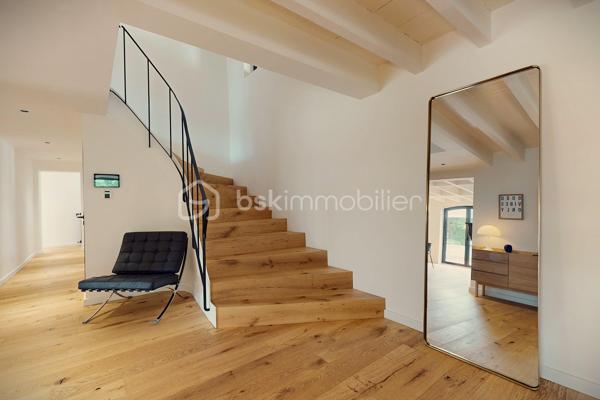 Venez découvrir cette superbe propriété composée d’une bastide du début du XIXème de plus de 310 m² habitables entièrement rénovée en 2024 avec dépendance et piscine au sein d'un parc arboré de 3 ha et située à moins de 20 minutes seulement des portes de Toulouse.

Au calme et sans aucun vis-à-vis, elle offre un lieu de vie véritablement unique de par la beauté et la simplicité de son architecture même, la qualité de sa rénovation intérieure mariant élégamment chaleur et cachet de l’ancien à un style résolument contemporain aux lignes épurées, que par l’environnement privilégié dans lequel elle se trouve.
Ce qui en fait également un bien d’exception, est sa rénovation récente complète où tout a été repensé et refait intégralement à neuf : toiture, plomberie, électricité, peintures, sols, cuisine, salles d’eau, menuiseries, isolation, fosse septique, piscine, etc. 
Il est en effet rare de pouvoir acquérir un bien ancien sans aucun travaux à prévoir et en toute sécurité.
Enfin, la maison séduit également par ses volumes généreux, sa luminosité, la fluidité dans ses espaces, ses prestations haut de gamme et son agencement intérieur.

Vous découvrirez au Rez-de-chaussée :
 Une entrée spacieuse, un salon traversant avec poêle à bois, un bureau avec cheminée, une salle-à-manger dotée également d’une cheminée, une cuisine entièrement aménagée et équipée SCHMIDT avec hotte intégrée à la plaque de cuisson - toutes ces pièces principales étant ouvertes sur l’extérieur - ainsi qu’une buanderie et un WC indépendant.
L’étage, quant à lui, dessert :
Une grande suite avec salle d’eau et son dressing de plus de 13 m², deux chambres indépendantes d'environ 14 m² chacune, une salle de bain, une seconde suite avec sa salle d’eau, une salle de jeux spacieuse à investir selon vos envies (5ème chambre, espace détente, …), un WC indépendant.

A l’extérieur vous serez séduit par l’étendue de son parc aux espaces dégagés et aux parties boisées d’essences diverses et variées, ses trois puits, sa longue allée privative menant directement à la maison, le charme de sa dépendance de plus de 60 m² accueillant garage, atelier, chaufferie et local technique pour la piscine ainsi que par la terrasse de plus de 180 m²qui entoure la maison.

C’est grand, c’est beau, c'est simple et raffiné à la fois. Cette propriété, bien rare dans le secteur, est un vrai coup de cœur ! 

Les + : piscine au sel 12x3,5 de 2025 avec margelle en pierre d'Egypte ; chauffage central par chaudière à granulés HARGASSNER ; menuiseries aluminium double vitrage 6/20/4 ; portail et visiophone ; terrain de tennis à l’abandon pouvant être rénové
Les ++ : prestations haut de gamme, garanties décennales, environnement privilégié, 10 minutes 

Visite virtuelle et plans disponibles sur demande.

Pour plus d’informations ou pour organiser une visite, contactez Pascale LOUVET, votre conseillère immobilière spécialiste du secteur, disponible 7 jours sur 7.

************************************************
Under twenty minutes from Toulouse, this remarkable early-19th-century bastide has been completely refurbished in 2024 and offers more than 310 m² of elegant living space. Set within 3 hectares of landscaped grounds, it includes a charming outbuilding and a brand-new swimming pool.

Peaceful, private and surrounded by nature, the property combines the character of a historic home with the comfort and refinement of a contemporary renovation. Every element has been redone — roof, electrics, plumbing, insulation, windows, kitchen, bathrooms, septic tank and pool — making it a rare opportunity to enjoy a period home with no work required.

Inside, generous volumes, natural light and a fluid layout define the atmosphere. The ground floor features a spacious entrance hall, a bright living room with wood stove, a study and dining room each with fireplace, and a fully fitted SCHMIDT kitchen opening onto the garden. Utility room and guest WC complete this level.

Upstairs are two en-suite bedrooms, two additional bedrooms, a family bathroom and a large multipurpose room that can serve as a fifth bedroom or leisure space.

Outdoors, the long private driveway, mature trees, three wells and over 180 m² of terrace create a truly exceptional setting. The 60 m² outbuilding offers a garage, workshop, boiler room and pool equipment.

Highlights:
- Saltwater pool (12 × 3.5 m – 2025), HARGASSNER pellet boiler, aluminium double glazing, electric gate and videophone, unused tennis court with renovation potential. High-end finishes and ten-year warranties throughout.

Virtual tour and floor plans available on request.

For further details or to arrange a viewing, please contact Pascale LOUVET, your local real-estate specialist, available 7 days a week.
.