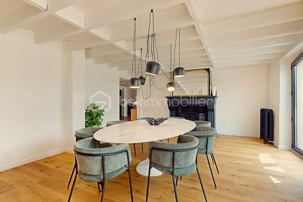 Venez découvrir cette superbe propriété composée d’une bastide du début du XIXème de plus de 310 m² habitables entièrement rénovée en 2024 avec dépendance et piscine au sein d'un parc arboré de 3 ha et située à moins de 20 minutes seulement des portes de Toulouse.

Au calme et sans aucun vis-à-vis, elle offre un lieu de vie véritablement unique de par la beauté et la simplicité de son architecture même, la qualité de sa rénovation intérieure mariant élégamment chaleur et cachet de l’ancien à un style résolument contemporain aux lignes épurées, que par l’environnement privilégié dans lequel elle se trouve.
Ce qui en fait également un bien d’exception, est sa rénovation récente complète où tout a été repensé et refait intégralement à neuf : toiture, plomberie, électricité, peintures, sols, cuisine, salles d’eau, menuiseries, isolation, fosse septique, piscine, etc. 
Il est en effet rare de pouvoir acquérir un bien ancien sans aucun travaux à prévoir et en toute sécurité.
Enfin, la maison séduit également par ses volumes généreux, sa luminosité, la fluidité dans ses espaces, ses prestations haut de gamme et son agencement intérieur.

Vous découvrirez au Rez-de-chaussée :
 Une entrée spacieuse, un salon traversant avec poêle à bois, un bureau avec cheminée, une salle-à-manger dotée également d’une cheminée, une cuisine entièrement aménagée et équipée SCHMIDT avec hotte intégrée à la plaque de cuisson - toutes ces pièces principales étant ouvertes sur l’extérieur - ainsi qu’une buanderie et un WC indépendant.
L’étage, quant à lui, dessert :
Une grande suite avec salle d’eau et son dressing de plus de 13 m², deux chambres indépendantes d'environ 14 m² chacune, une salle de bain, une seconde suite avec sa salle d’eau, une salle de jeux spacieuse à investir selon vos envies (5ème chambre, espace détente, …), un WC indépendant.

A l’extérieur vous serez séduit par l’étendue de son parc aux espaces dégagés et aux parties boisées d’essences diverses et variées, ses trois puits, sa longue allée privative menant directement à la maison, le charme de sa dépendance de plus de 60 m² accueillant garage, atelier, chaufferie et local technique pour la piscine ainsi que par la terrasse de plus de 180 m²qui entoure la maison.

C’est grand, c’est beau, c'est simple et raffiné à la fois. Cette propriété, bien rare dans le secteur, est un vrai coup de cœur ! 

Les + : piscine au sel 12x3,5 de 2025 avec margelle en pierre d'Egypte ; chauffage central par chaudière à granulés HARGASSNER ; menuiseries aluminium double vitrage 6/20/4 ; portail et visiophone ; terrain de tennis à l’abandon pouvant être rénové
Les ++ : prestations haut de gamme, garanties décennales, environnement privilégié, 10 minutes 

Visite virtuelle et plans disponibles sur demande.

Pour plus d’informations ou pour organiser une visite, contactez Pascale LOUVET, votre conseillère immobilière spécialiste du secteur, disponible 7 jours sur 7.

************************************************
Under twenty minutes from Toulouse, this remarkable early-19th-century bastide has been completely refurbished in 2024 and offers more than 310 m² of elegant living space. Set within 3 hectares of landscaped grounds, it includes a charming outbuilding and a brand-new swimming pool.

Peaceful, private and surrounded by nature, the property combines the character of a historic home with the comfort and refinement of a contemporary renovation. Every element has been redone — roof, electrics, plumbing, insulation, windows, kitchen, bathrooms, septic tank and pool — making it a rare opportunity to enjoy a period home with no work required.

Inside, generous volumes, natural light and a fluid layout define the atmosphere. The ground floor features a spacious entrance hall, a bright living room with wood stove, a study and dining room each with fireplace, and a fully fitted SCHMIDT kitchen opening onto the garden. Utility room and guest WC complete this level.

Upstairs are two en-suite bedrooms, two additional bedrooms, a family bathroom and a large multipurpose room that can serve as a fifth bedroom or leisure space.

Outdoors, the long private driveway, mature trees, three wells and over 180 m² of terrace create a truly exceptional setting. The 60 m² outbuilding offers a garage, workshop, boiler room and pool equipment.

Highlights:
- Saltwater pool (12 × 3.5 m – 2025), HARGASSNER pellet boiler, aluminium double glazing, electric gate and videophone, unused tennis court with renovation potential. High-end finishes and ten-year warranties throughout.

Virtual tour and floor plans available on request.

For further details or to arrange a viewing, please contact Pascale LOUVET, your local real-estate specialist, available 7 days a week.
.