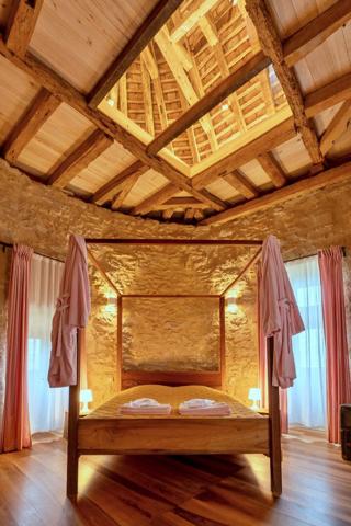 CHÂTEAU ENTIEREMENT RENOVE Figeac