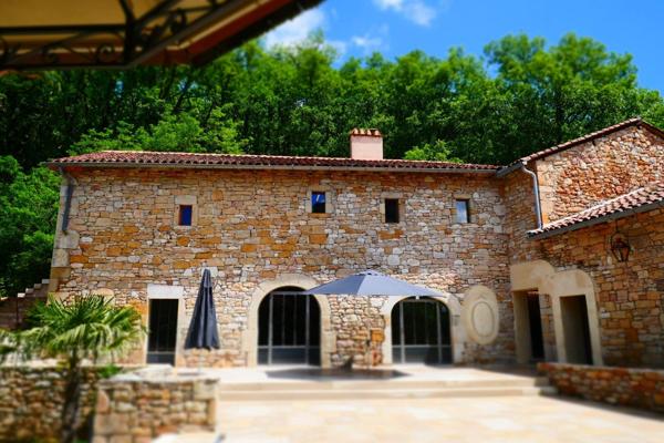 CHÂTEAU ENTIEREMENT RENOVE Figeac