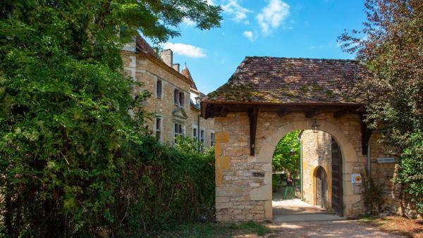 CHÂTEAU ENTIEREMENT RENOVE Figeac