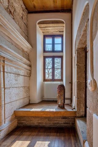 CHÂTEAU ENTIEREMENT RENOVE Figeac