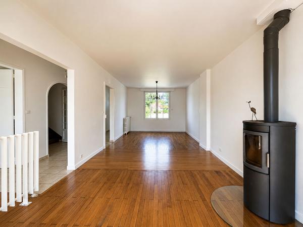 Maison Nantes Longchamp 146.07 m2, 4chambres, sous sol complet, jardin clos, garage
