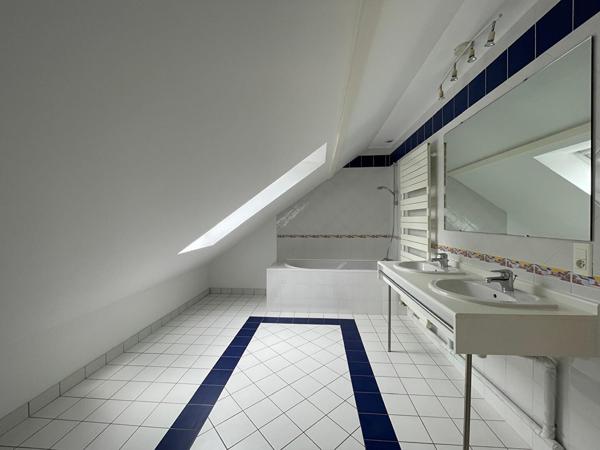 Maison Nantes Longchamp 146.07 m2, 4chambres, sous sol complet, jardin clos, garage