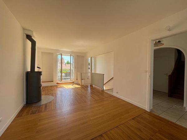 Maison Nantes Longchamp 146.07 m2, 4chambres, sous sol complet, jardin clos, garage