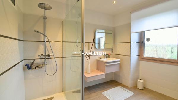 CHARMANTE PROPRIETE AVEC PRAIRIES, PISCINE, GARAGE ET BATIMENTS ANNEXES Cordes sur ciel