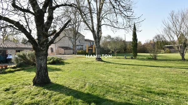 CHARMANTE PROPRIETE AVEC PRAIRIES, PISCINE, GARAGE ET BATIMENTS ANNEXES Cordes sur ciel