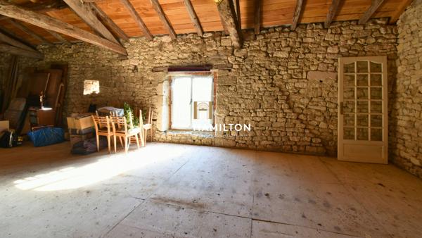 CHARMANTE PROPRIETE AVEC PRAIRIES, PISCINE, GARAGE ET BATIMENTS ANNEXES Cordes sur ciel
