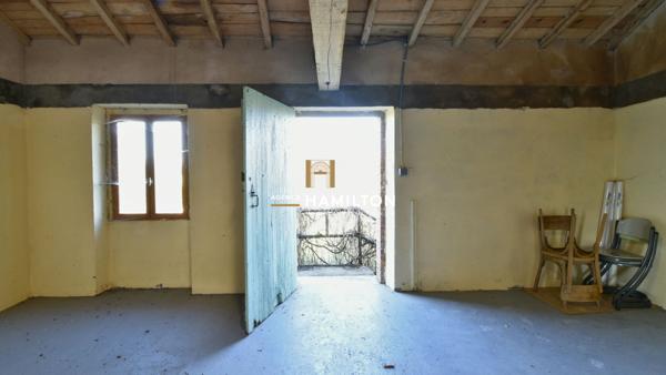 CHARMANTE PROPRIETE AVEC PRAIRIES, PISCINE, GARAGE ET BATIMENTS ANNEXES Cordes sur ciel