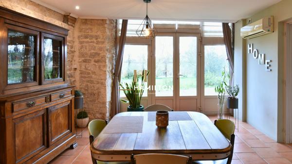 CHARMANTE PROPRIETE AVEC PRAIRIES, PISCINE, GARAGE ET BATIMENTS ANNEXES Cordes sur ciel
