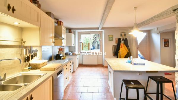 CHARMANTE PROPRIETE AVEC PRAIRIES, PISCINE, GARAGE ET BATIMENTS ANNEXES Cordes sur ciel