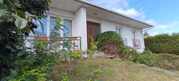 Maison des années 70 avec fort potentiel sut sous-sol complet et beau jardin !