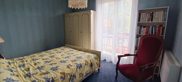 Maison des années 70 avec fort potentiel sut sous-sol complet et beau jardin !