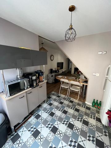 GRAND APPARTEMENT AVEC BEAUX VOLUMES