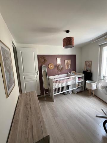 GRAND APPARTEMENT AVEC BEAUX VOLUMES