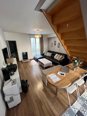 GRAND APPARTEMENT AVEC BEAUX VOLUMES