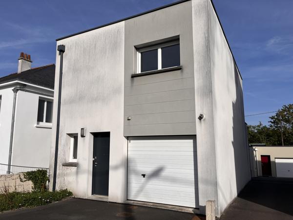 Maison
                                                                                                                                                                                                                                                                                                                        4 pièce(s)                                                                                                                                                                                                          3 chambre(s)                                                                                                                                                                                                          84.4  m²
