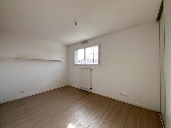 Maison
                                                                                                                                                                                                                                                                                                                        4 pièce(s)                                                                                                                                                                                                          3 chambre(s)                                                                                                                                                                                                          84.4  m²