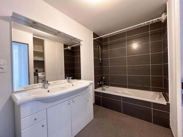 Maison
                                                                                                                                                                                                                                                                                                                        4 pièce(s)                                                                                                                                                                                                          3 chambre(s)                                                                                                                                                                                                          84.4  m²