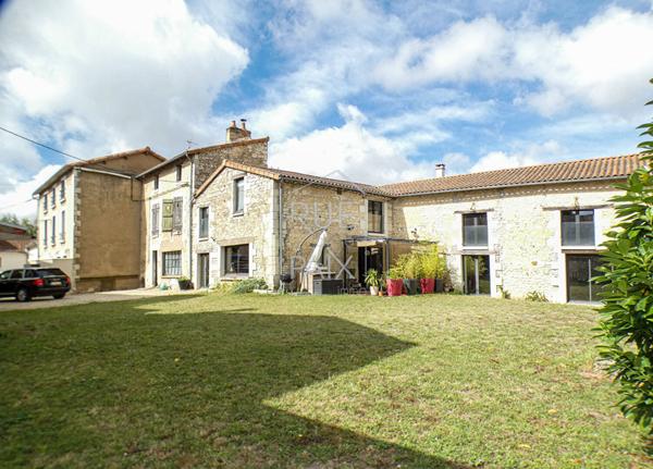 86110 MIREBEAU Maison Mirebeau - 315.96 m2