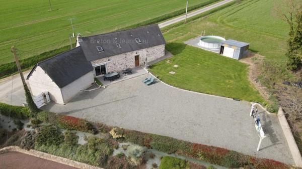 Propriété sur 2 ha 31 avec plan d'eau à Javron les Chapelles