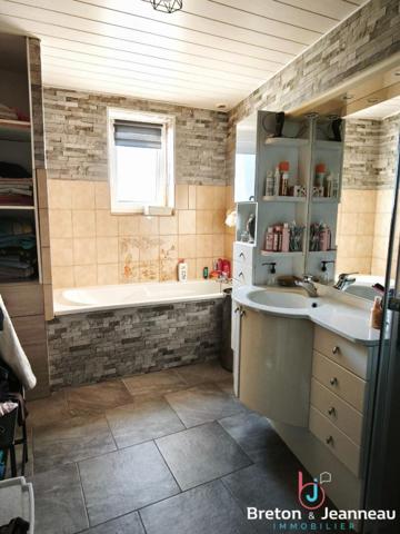 Propriété sur 2 ha 31 avec plan d'eau à Javron les Chapelles