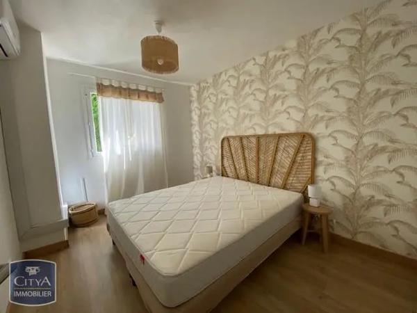 Appartement à louer 2 pièces 49m² Saint-Paul (97434)