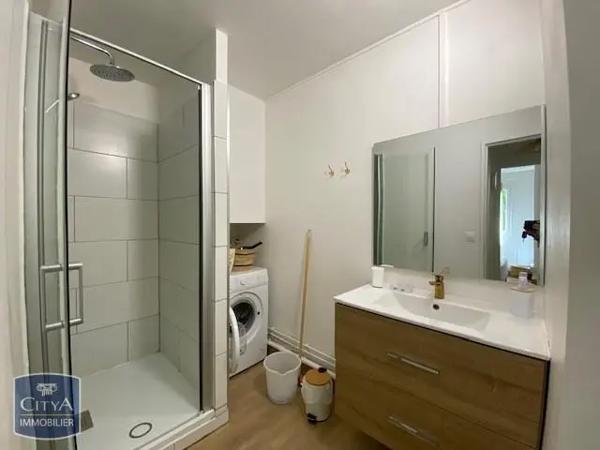 Appartement à louer 2 pièces 49m² Saint-Paul (97434)