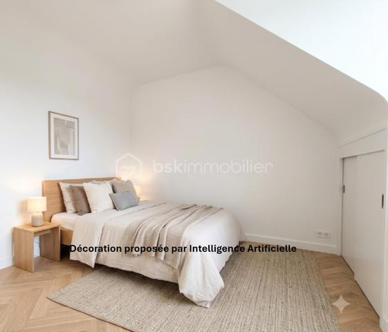 Plouhinec - Dans un environnement calme, hors lotissement, découvrez en exclusivité cette maison de 72 m² située à proximité de la plage du Vieux Passage, à 10 minutes des commerces et 25 minutes d'Auray et de Lorient.

Pensée pour une vie de plain-pied, elle propose au rez-de-chaussée un salon, une cuisine, une chambre et une salle d'eau avec toilettes. À l'étage, deux pièces à usage de chambre et un grenier.

Vous profiterez également d'un jardin bien exposé, d'une dépendance, ainsi qu'une possibilité d'agrandissement pour donner vie à vos projets.

Une maison pleine de potentiel, idéale pour une résidence principale, une maison de vacances ou un investissement locatif dans l'un des secteurs les plus prisés de Plouhinec. 

Contactez dès aujourd'hui Elizabeth Philbert pour organiser votre visite. Photos complémentaires et dossier complet disponibles sur demande.
