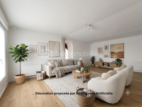 Plouhinec - Dans un environnement calme, hors lotissement, découvrez en exclusivité cette maison de 72 m² située à proximité de la plage du Vieux Passage, à 10 minutes des commerces et 25 minutes d'Auray et de Lorient.

Pensée pour une vie de plain-pied, elle propose au rez-de-chaussée un salon, une cuisine, une chambre et une salle d'eau avec toilettes. À l'étage, deux pièces à usage de chambre et un grenier.

Vous profiterez également d'un jardin bien exposé, d'une dépendance, ainsi qu'une possibilité d'agrandissement pour donner vie à vos projets.

Une maison pleine de potentiel, idéale pour une résidence principale, une maison de vacances ou un investissement locatif dans l'un des secteurs les plus prisés de Plouhinec. 

Contactez dès aujourd'hui Elizabeth Philbert pour organiser votre visite. Photos complémentaires et dossier complet disponibles sur demande.