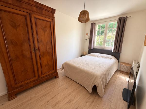 Maison de plain-pied à vendre à Châteaugiron  2 chambres  Garage  Terrain de 855 m²