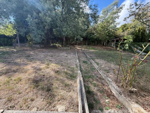 Maison de plain-pied à vendre à Châteaugiron  2 chambres  Garage  Terrain de 855 m²