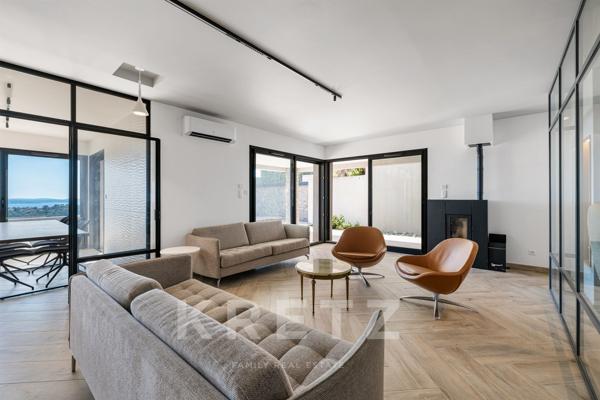 VILLA CONTEMPORAINE • VUE MER •