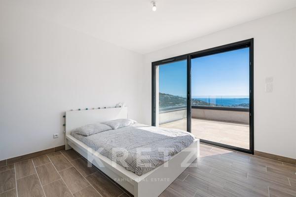 VILLA CONTEMPORAINE • VUE MER •