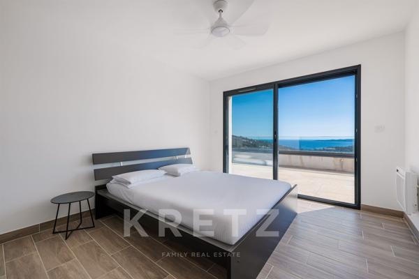 VILLA CONTEMPORAINE • VUE MER •