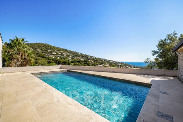 VILLA CONTEMPORAINE • VUE MER •
