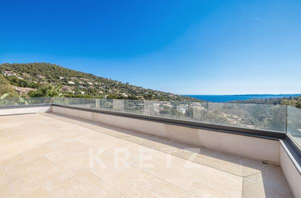 VILLA CONTEMPORAINE • VUE MER •