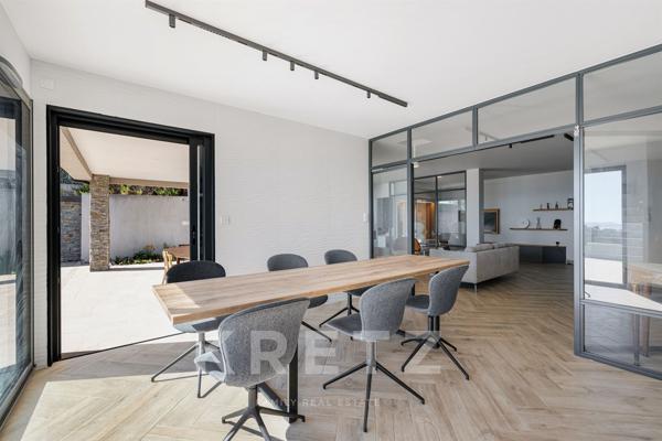 VILLA CONTEMPORAINE • VUE MER •