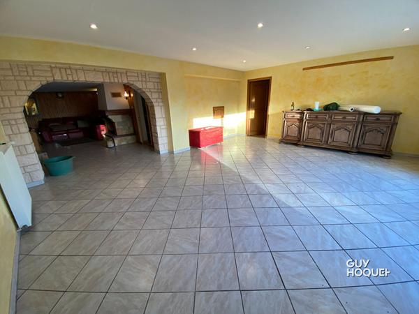 Maison avec sous-sol aménagé, piscine et dépendances à PARAY-LE-MONIAL !!!