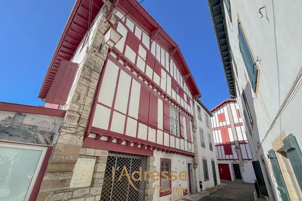 Immeuble de prestige idéalement situé au coeur de Ciboure.